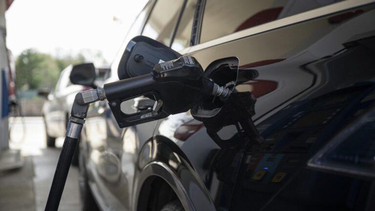 akaryakit fiyatlarinda buyuk indirim motorin 70 tlnin altina geriledi RCYMVF1n