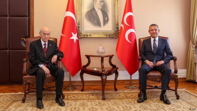 Bahçeli'den "tarihî" davet öncesi Özel'e tebrik telefonu 4 bahceliden tarih davet oncesi ozele tebrik telefonu z6AdRq7B