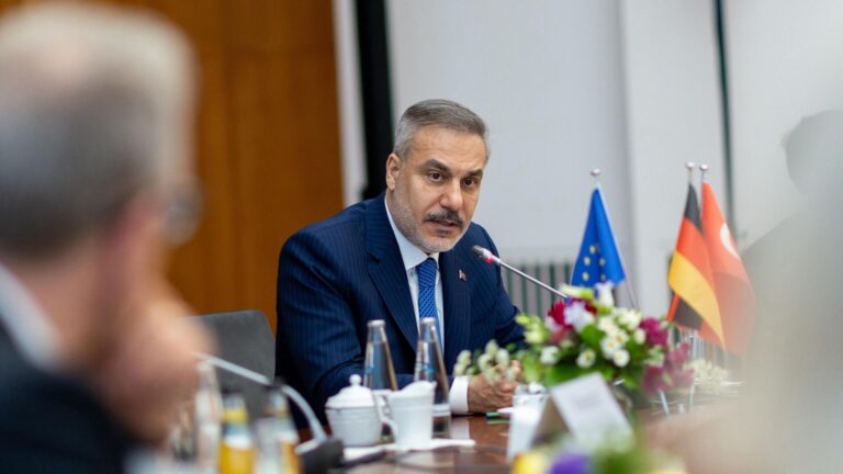 Bakan Fidan'dan İran - ABD müzakerelerine ait telefon görüşmeleri 1 bakan fidandan iran ile abd ortasindaki muzakerelere ait telefon gorusmeleri bgssf3Ch
