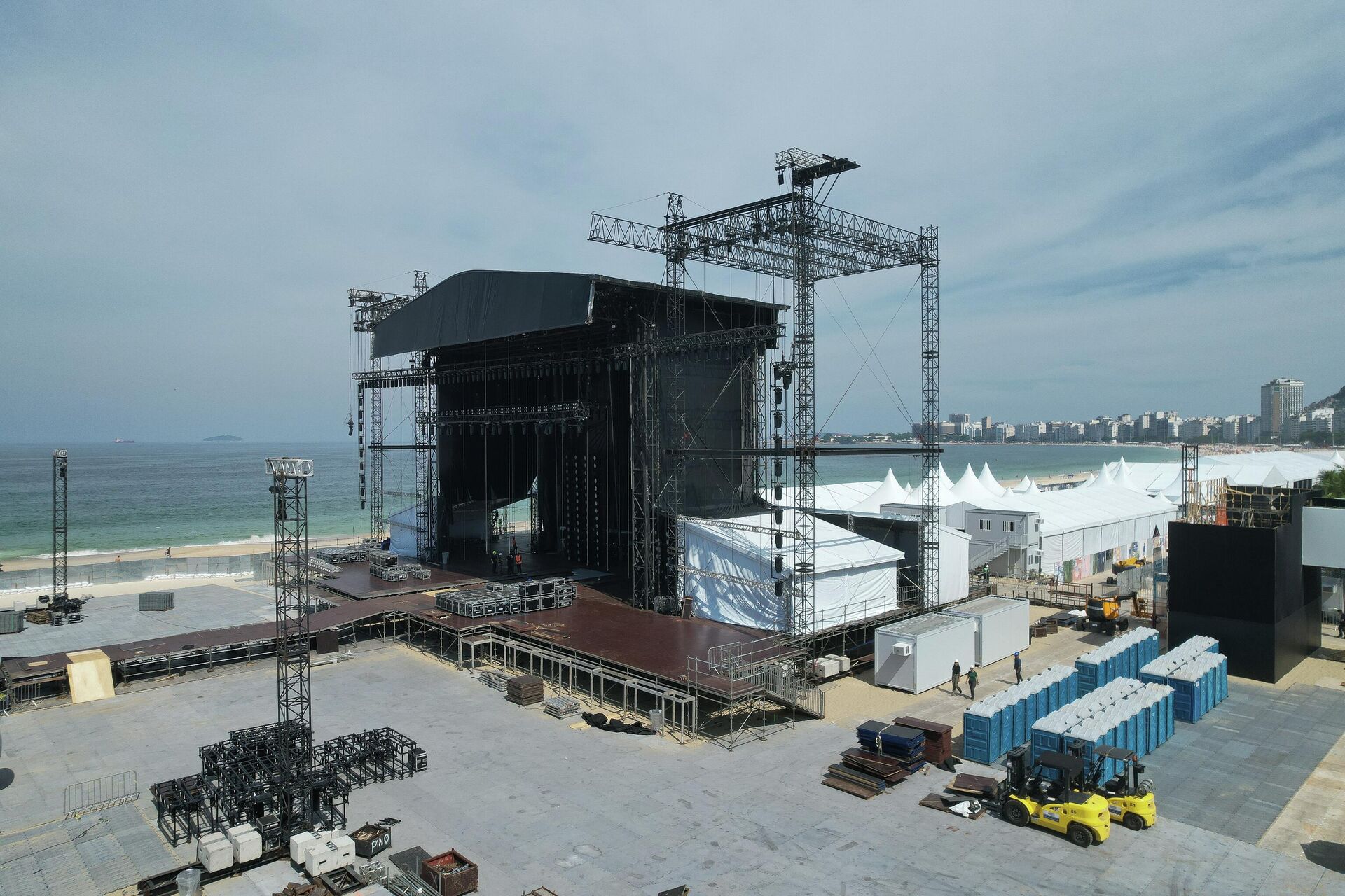 Bir emekçi ölmüştü: Shakira konserinin yapılacağı sahnede polis incelemesi yapılıyor 2 bir emekci olmustu shakira konserinin yapilacagi sahnede polis incelemesi yapiliyor 0 IkZv7wsa