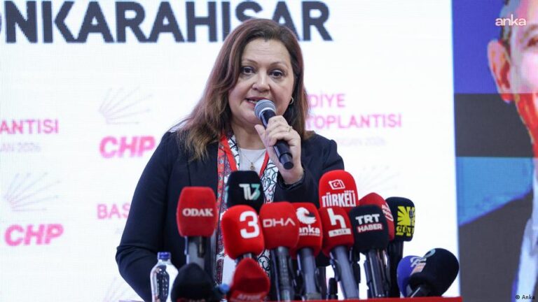burcu koksal chpden akpye gecti lJb1FGn4