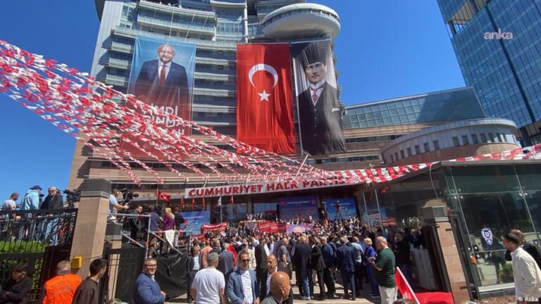 chp pm oncesi kritik gelisme 28 uye istifa etti nIOvyyPm