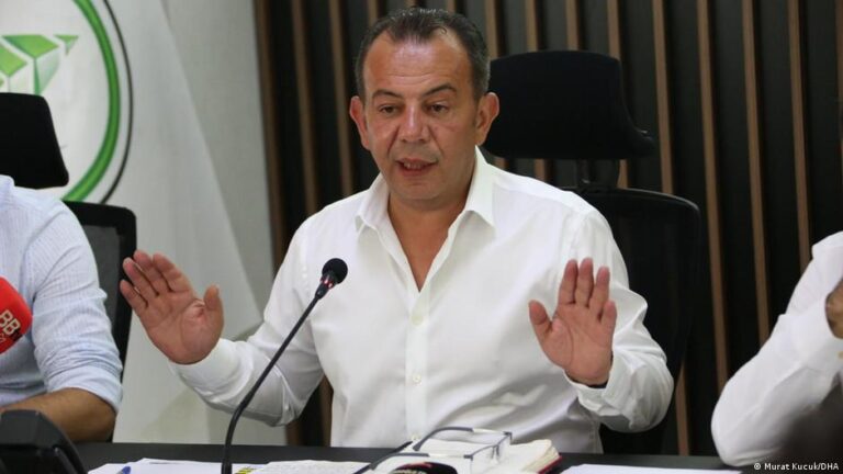 CHP'de iki belediye liderine ihraç istemi 2 chpde iki belediye liderine ihrac istemi guw2QTu8