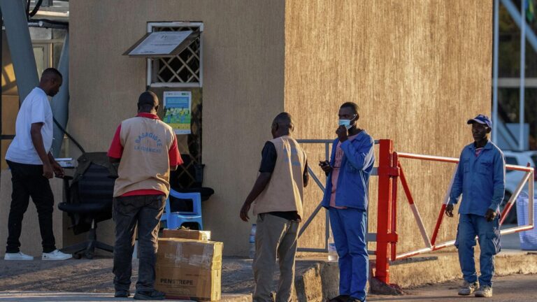 Demokratik Kongo: Ebola salgınında en az 131 kişi hayatını kaybetti 15 demokratik kongo ebola salgininda en az 131 kisi hayatini kaybetti 4K2vSkOR