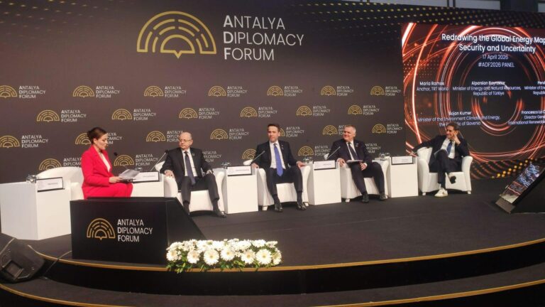 enerji bakani bayraktar yasadigimiz krizler turkiyeye guc krizlerine direncli hale getirdi tXSWTVPW