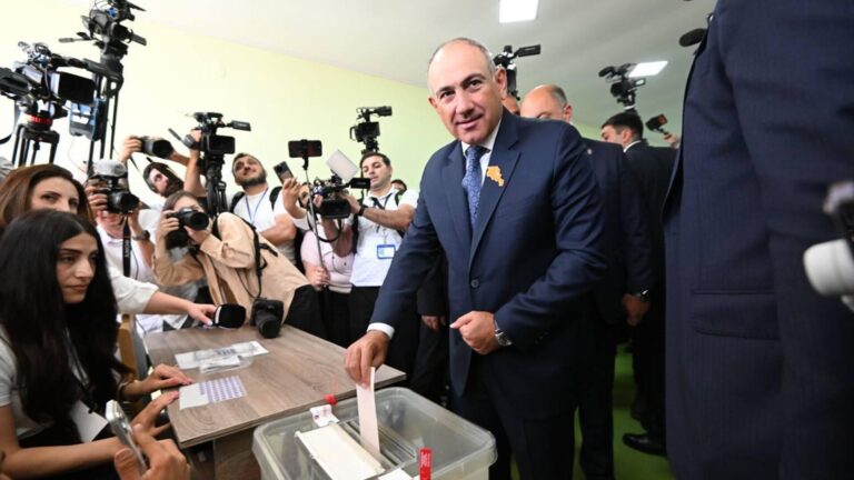 Ermenistan sandık başında: Paşinyan'dan 'Moskova ile kriz yok' bildirisi 7 ermenistan sandik basinda pasinyandan moskova ile kriz yok bildirisi LPng8fMz