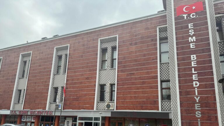 esme belediyesine yolsuzluk sorusturmasi belediye baskani yilmaz tozan gozaltina alindi 4Cyfu8mf