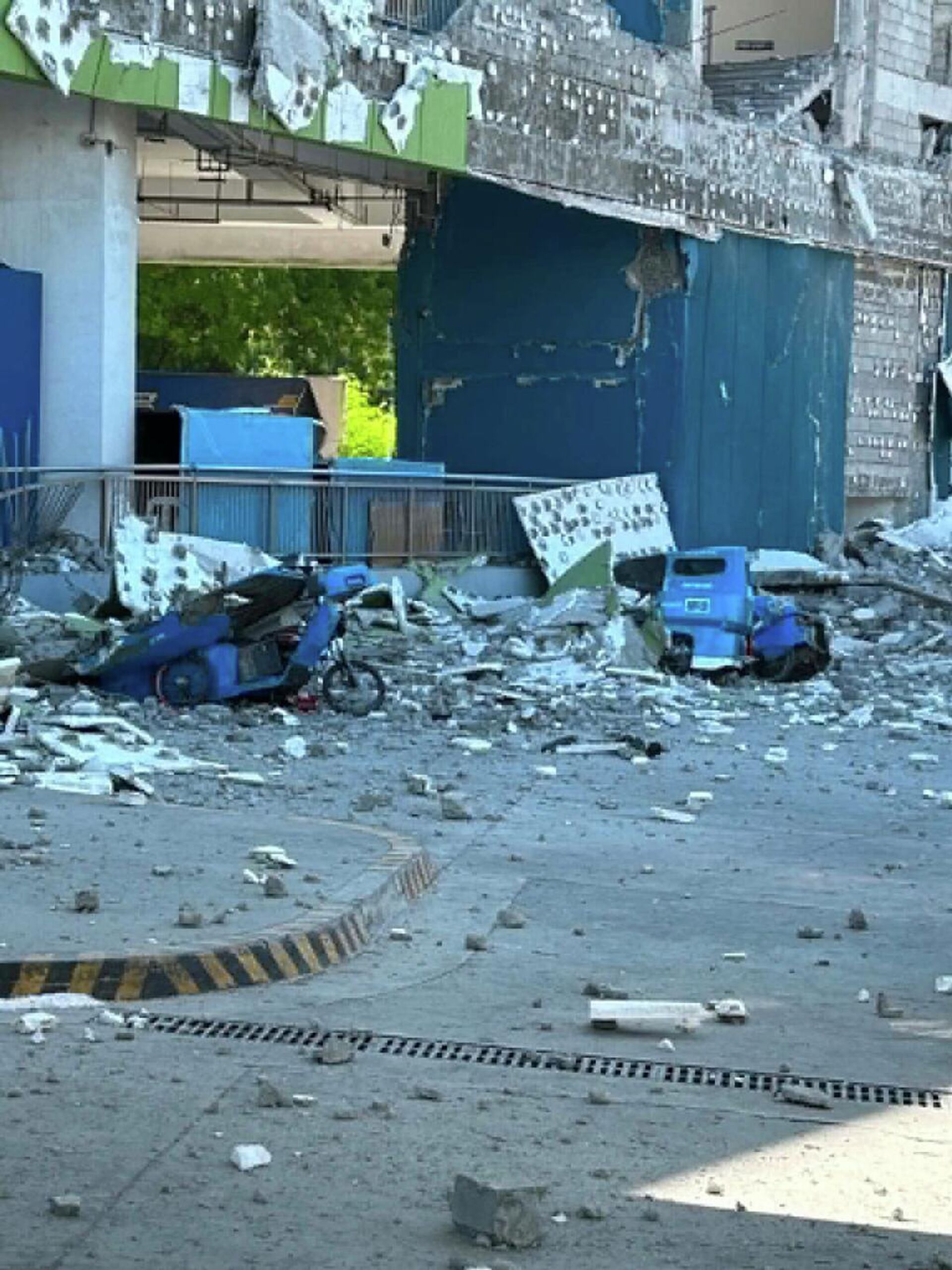 Filipinler'de 7.8 büyüklüğünde zelzele: Meyyit ve yaralılar var 2 filipinlerde 78 buyuklugunde zelzele meyyit ve yaralilar var 0