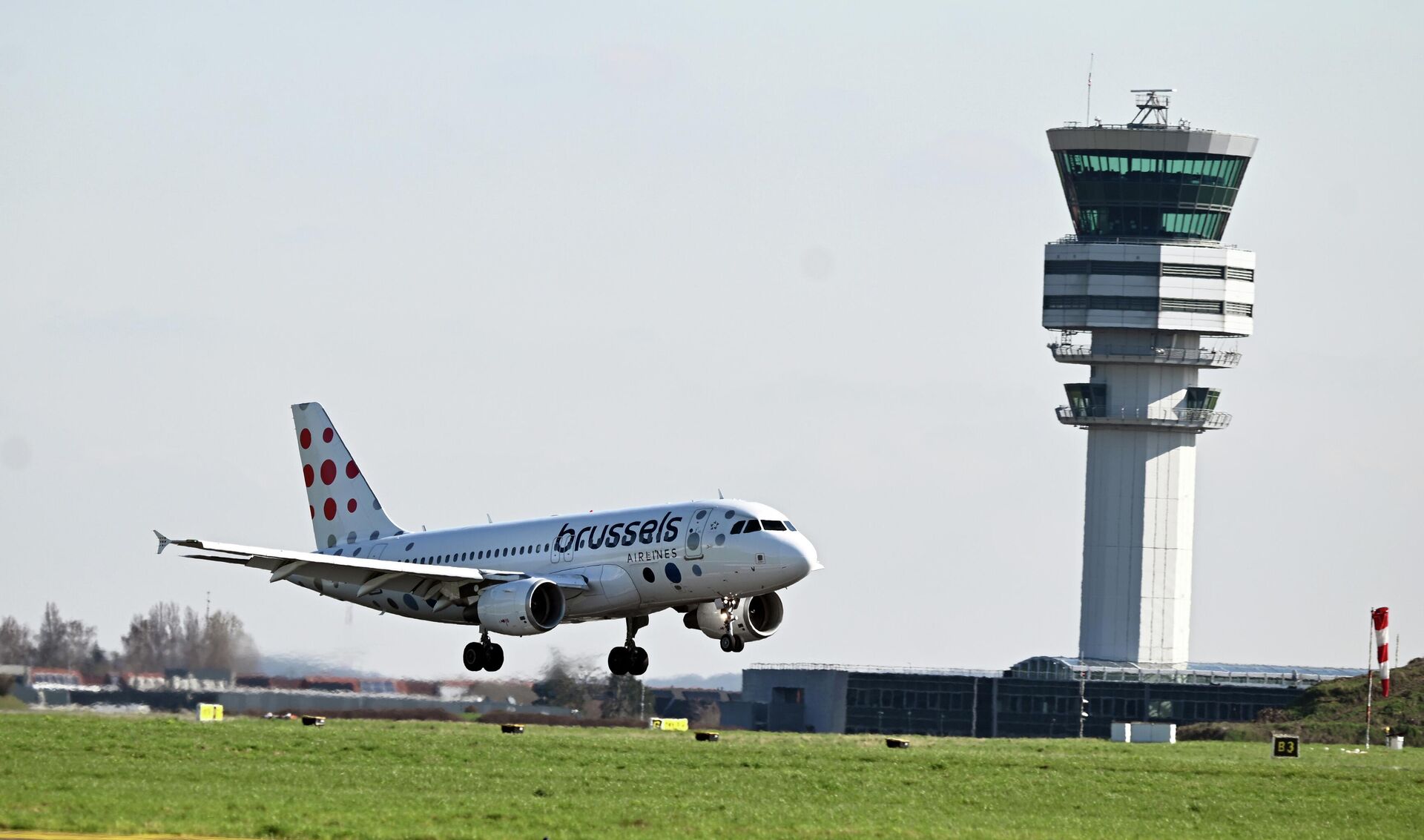 hava ulasiminda yakit krizi spirit coktu air canada ucus azaltti bruksel havayollarinin 6 haftalik lBAPDtfN