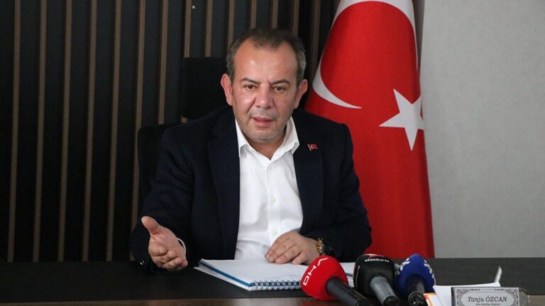 ihrac talebiyle disiplin konseyine sevk edilecekti tanju ozcan chpden istifa etti CFjGNZ1V