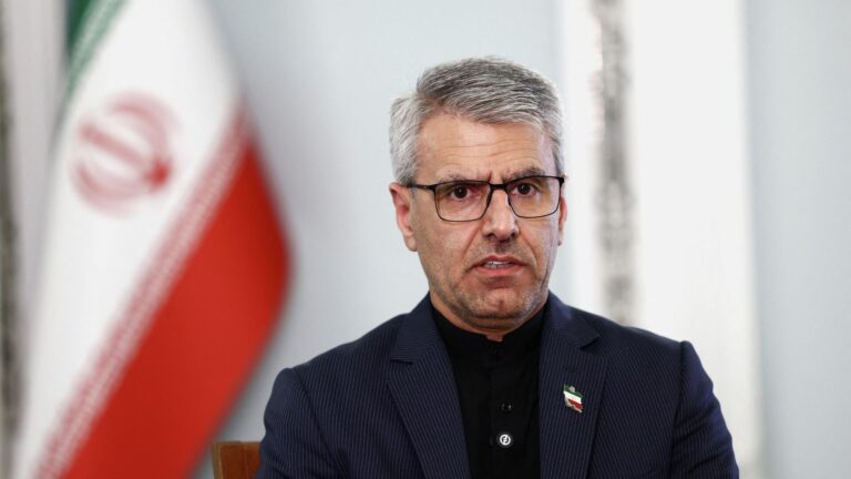 iran zenginlestirilmis uranyumu hicbir bicimde farkli bir yere tasinmayacaktir bkn6VeUf