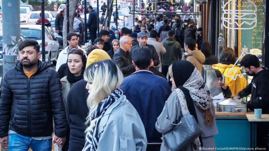 iranda fabrikalar durdu isten cikarmalar hizlandi FT8f2NaA