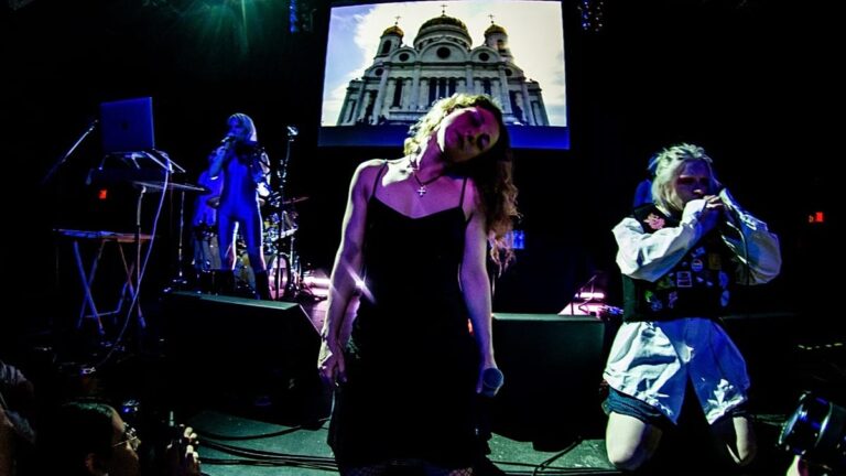 iste gozunuzde punk pussy riotun kiskirtici sanat manifestosu avrupayi vuruyor 2bwTH9H2