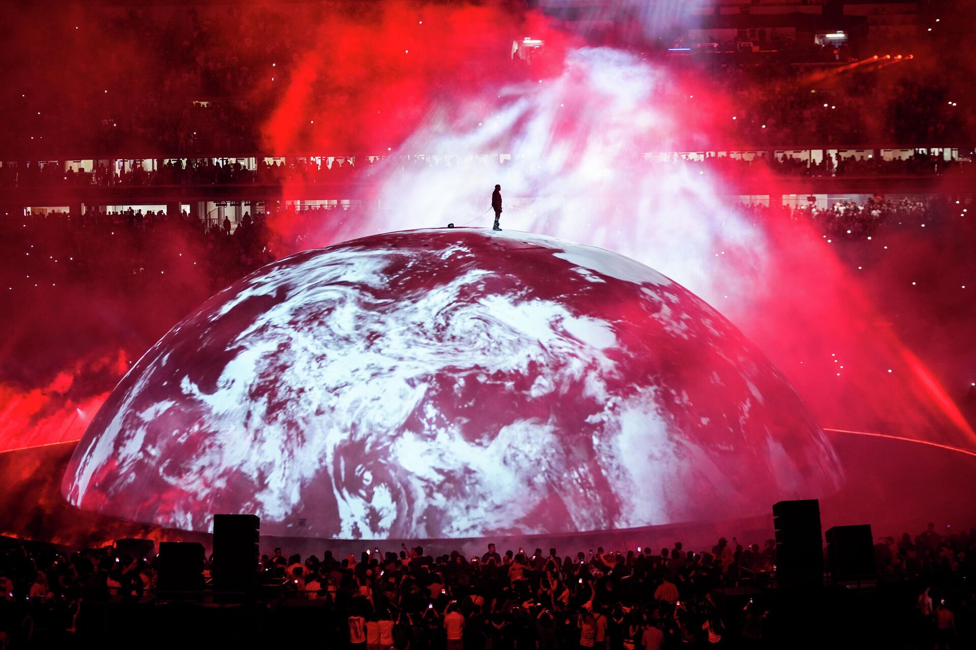 Kanye West İstanbul'da konser verdi: Yaklaşık 120 bin kişi izledi, ünlüler akın etti 3 kanye west istanbulda konser verdi yaklasik 120 bin kisi izledi unluler akin etti 1 Mrd32HGf