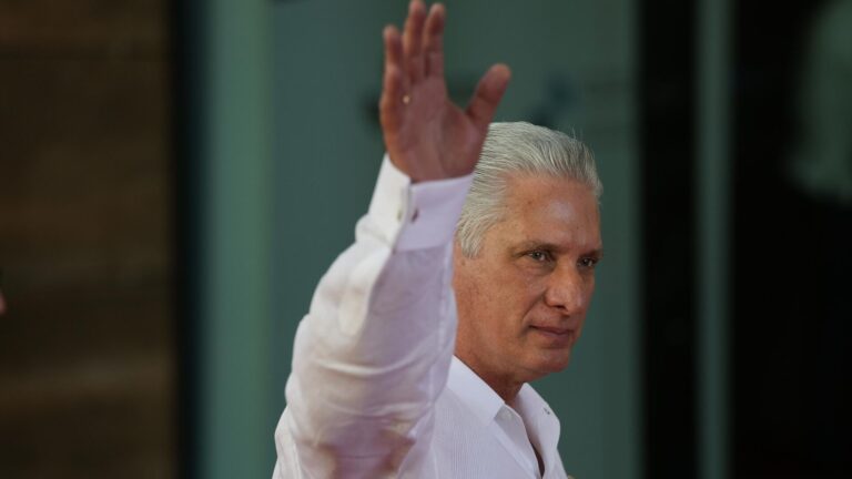 kuba devlet baskani diaz canel dis saldirilara karsi ulkemizi savunmaya haziriz DeOFVX2U