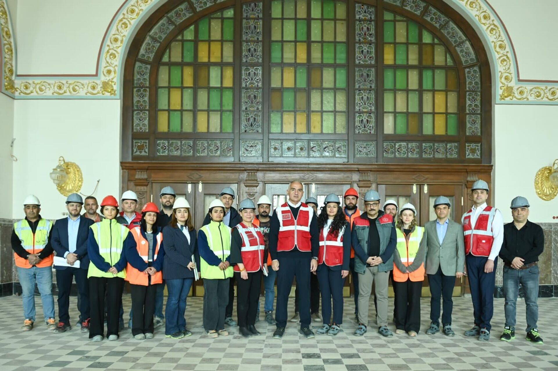 kultur ve turizm bakani ersoy ilk kez paylasti 130 yillik haydarpasa garinda onarim calismalari
