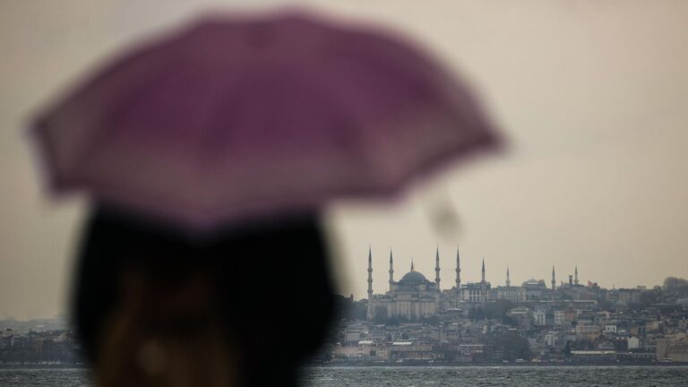 meteoroloji marmara dahil 6 bolge de saganak icin saat verdi sicakliklar dusuyor 57Ab5mqD