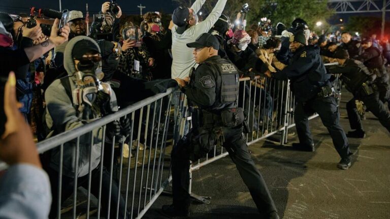 new jerseyde ice protestosu gocmen merkezinin onunde olay cikti GliFtBa1