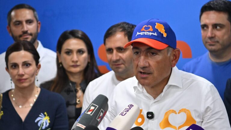 Paşinyan'ın partisi tek başına hükümet kurmak için gereken oyu alamadı 2 pasinyanin partisi tek basina hukumet kurmak icin gereken oyu alamadi 1PcB6VOF