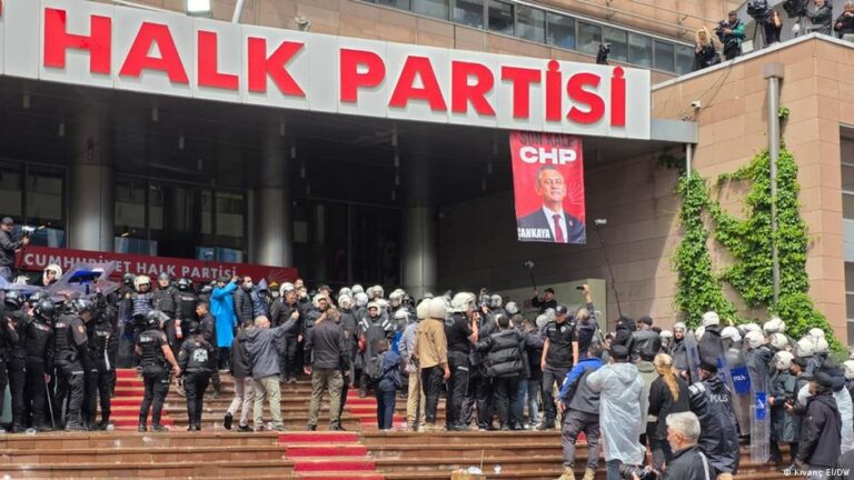 polis chp genel merkezine zorla girdi cAvxwfG9