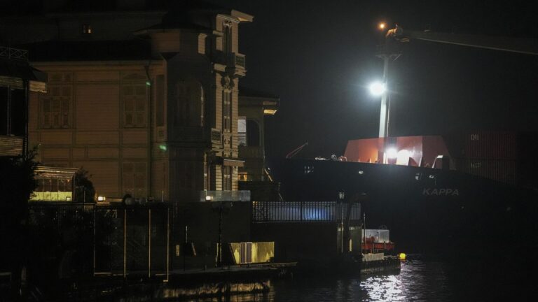 Sarıyer'de konteyner gemisi karaya oturdu: İstanbul Boğazı gemi trafiği askıya alındı 10 sariyerde konteyner gemisi karaya oturdu istanbul bogazi gemi trafigi askiya alindi bFaIMxXd