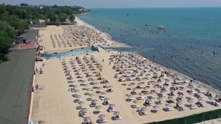 sezlong savasi mahkemelik oldu sabah 6da kalkip yer bulamayan turist tatil sirketine dava acti ev2qAmiq