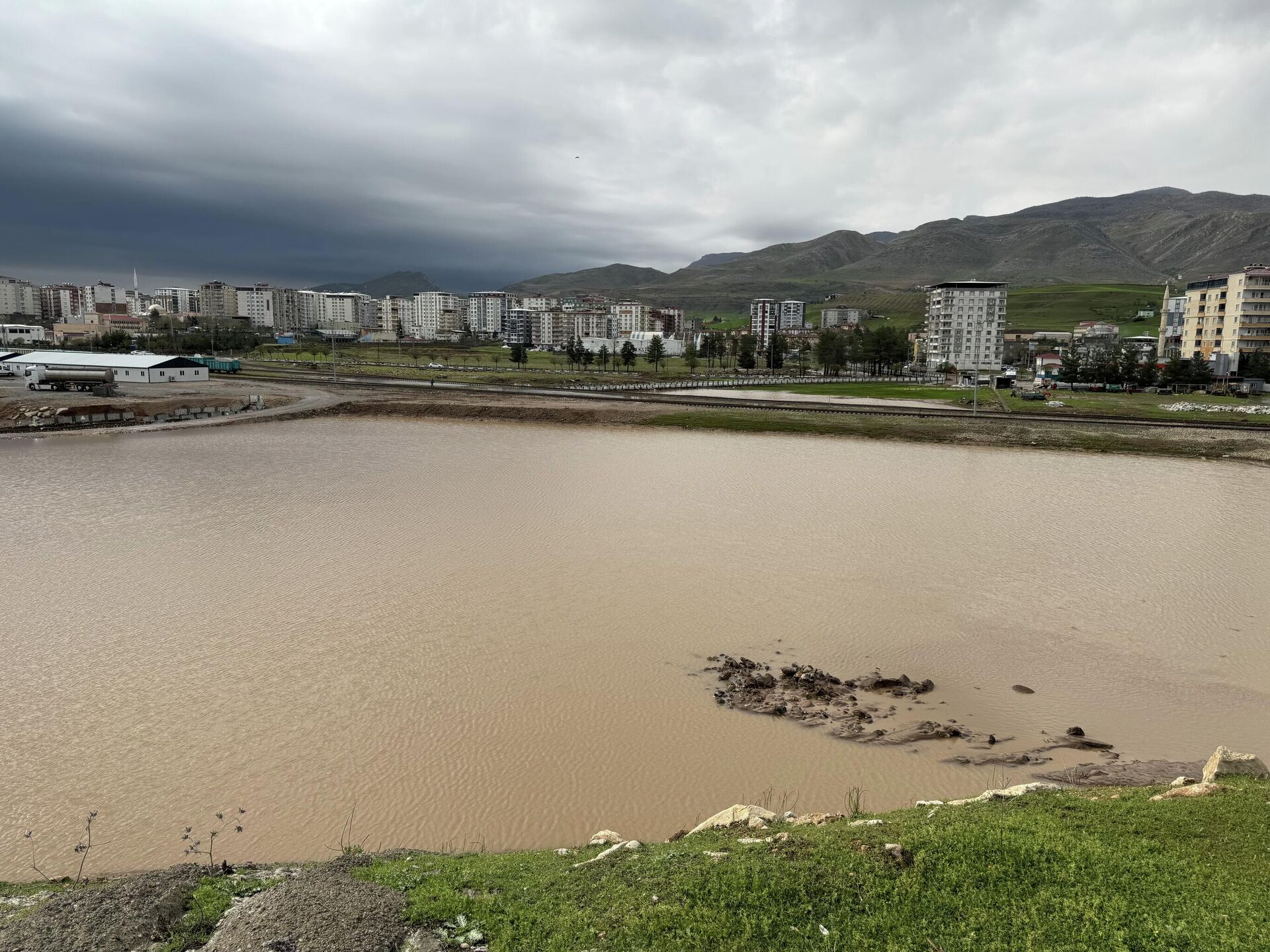 siirt adiyaman ve hakkaride saganak tesirli oldu konutlari su basti hayvanlar telef oldu 1 kA2E9wn5