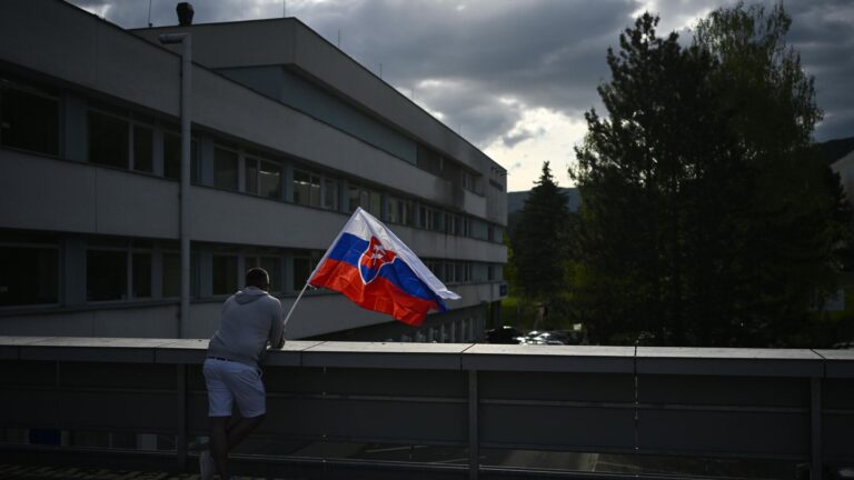 Slovakya, güvenlik gerekçesiyle Ukrayna ile tüm hudut kapılarını kapattı 11 slovakya guvenlik gerekcesiyle ukrayna ile tum hudut kapilarini kapatti jHn9f8Of