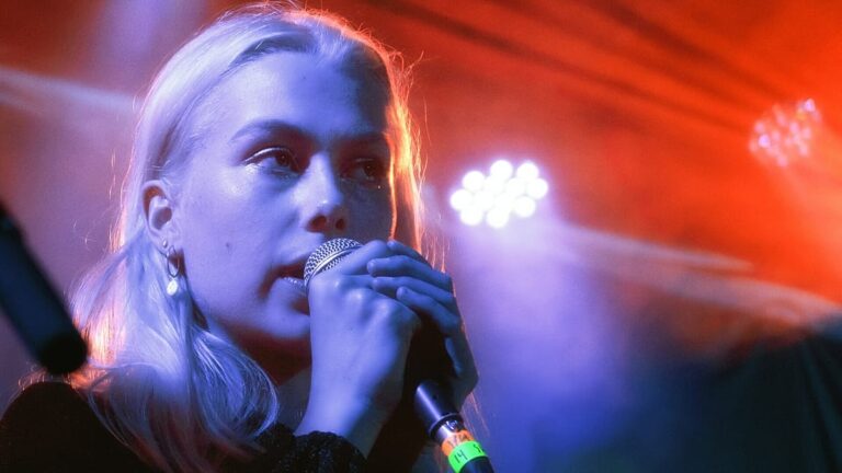 Telefonlara izin verilmiyor: Phoebe Bridgers 'Kayıp Tur'u Avrupa'ya götürüyor 1 telefonlara izin verilmiyor phoebe bridgers kayip turu avrupaya goturuyor TH79l1Ji