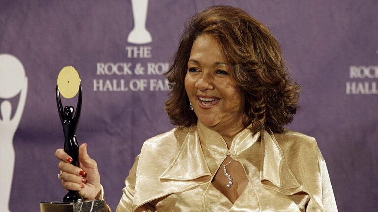 the ronettesin hayatta kalan son uyesi nedra talley ross 80 yasinda hayatini kaybetti ipIkqpTu