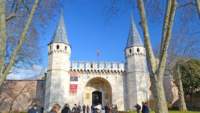 Topkapı Sarayı'nda gece ziyaretlerinin kapsamı genişletildi: Bu kısımlar birinci kere gezilebilecek 1 topkapi sarayinda gece ziyaretlerinin kapsami genisletildi bu kisimlar birinci kere gezilebilecek ztljOcaM