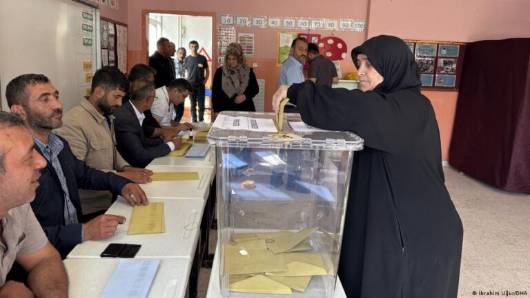Türkiye'de 6 beldede orta seçimler: AKP yarışı önde bitirdi 1 turkiyede 6 beldede orta secimler akp yarisi onde bitirdi hQwRlMNN