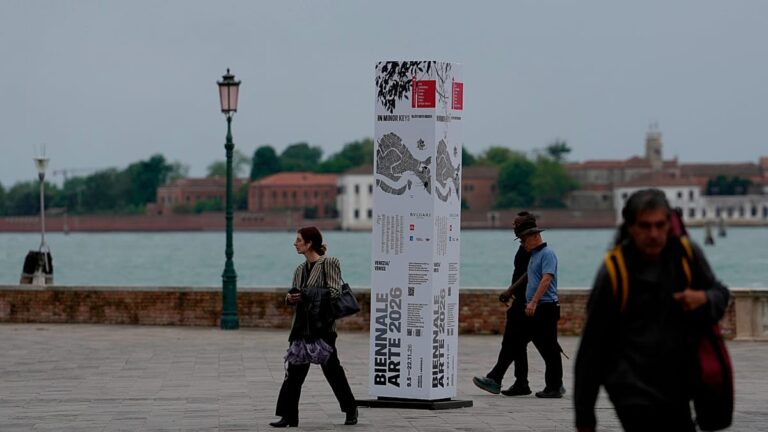 venedik bienali rusya ve israil karsiti protestolarla acildi He3AOAdV