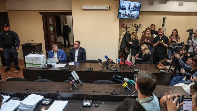 Zelenskiy’in eski Ofis Başkanı Yermak tutuklandı: 3 milyon dolar kefaletle hür kalabilir 2 zelenskiyin eski ofis baskani yermak tutuklandi 3 milyon dolar kefaletle hur kalabilir 5uz3V9qv